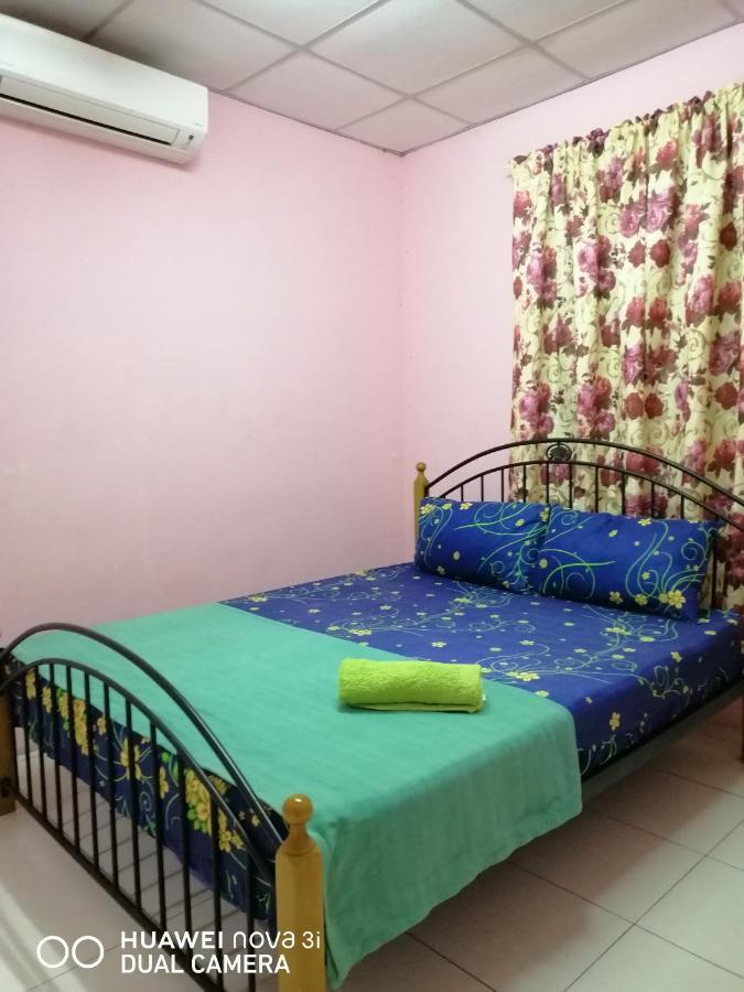 Layla Inn Batu Pahat Kültér fotó