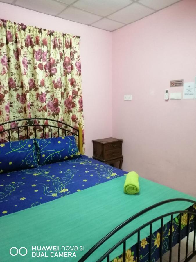 Layla Inn Batu Pahat Kültér fotó