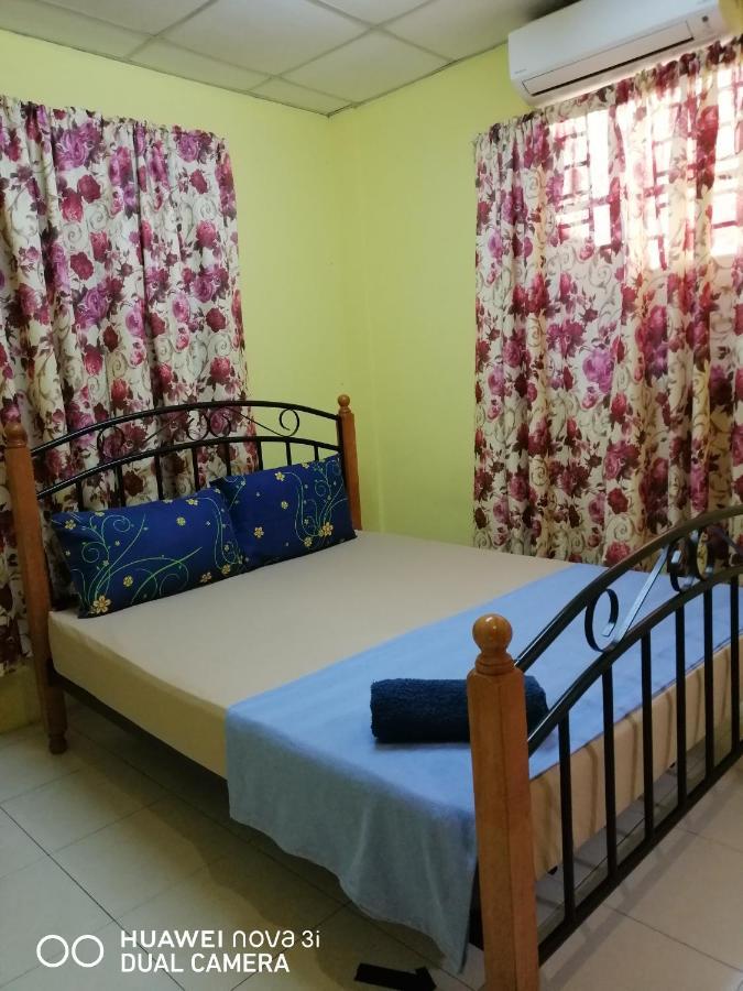 Layla Inn Batu Pahat Kültér fotó