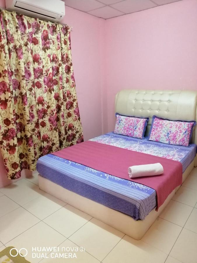 Layla Inn Batu Pahat Kültér fotó