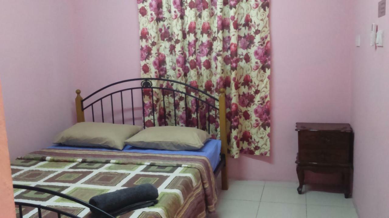 Layla Inn Batu Pahat Kültér fotó