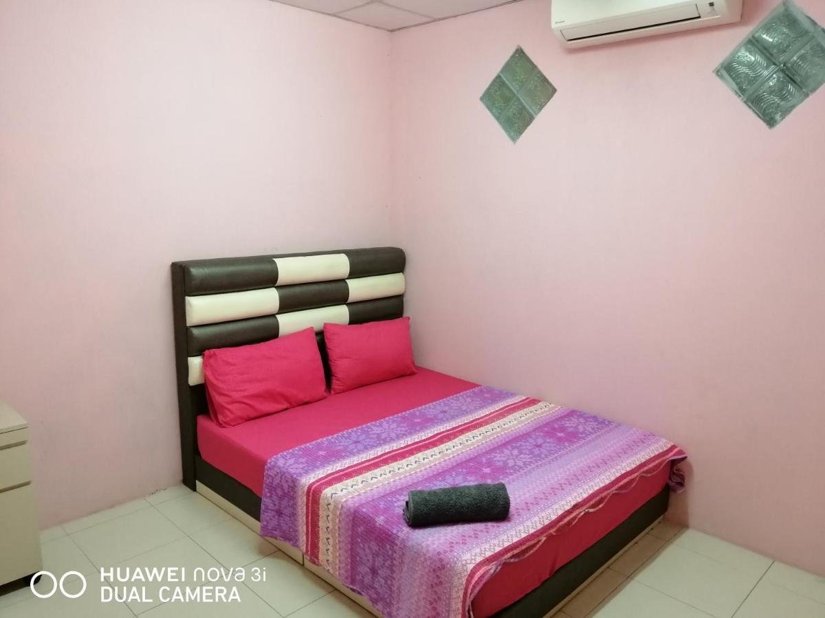 Layla Inn Batu Pahat Kültér fotó