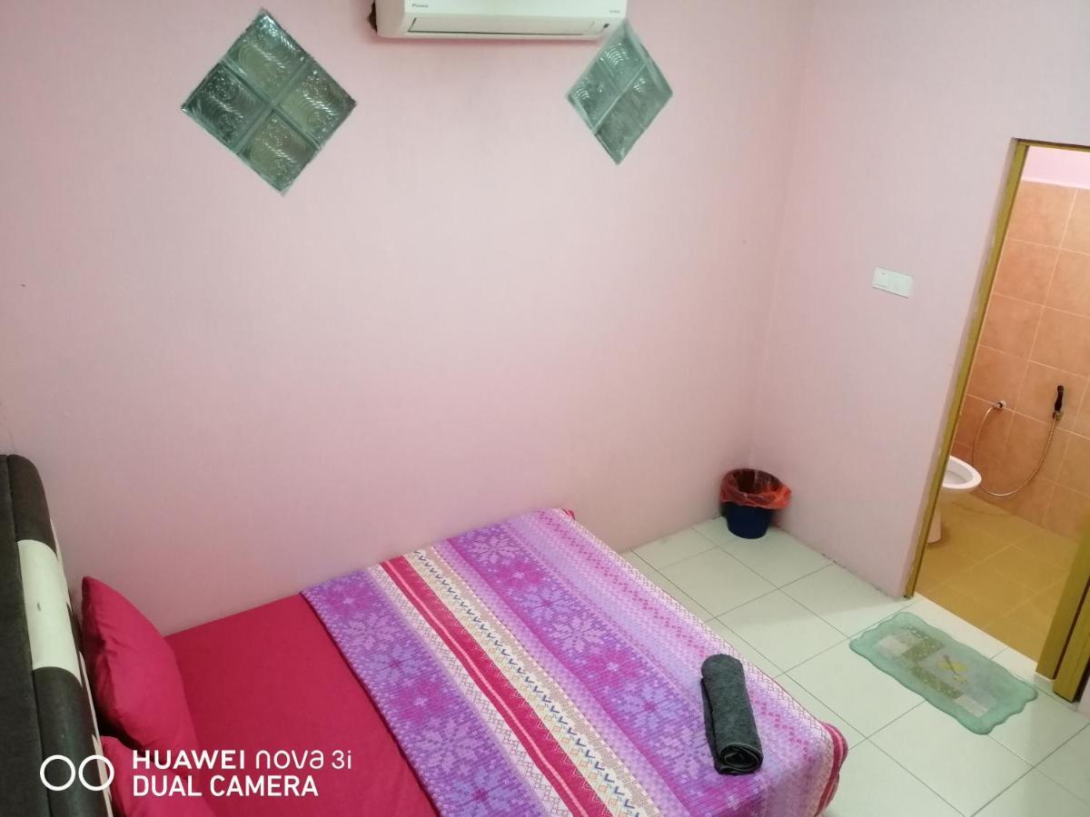 Layla Inn Batu Pahat Kültér fotó