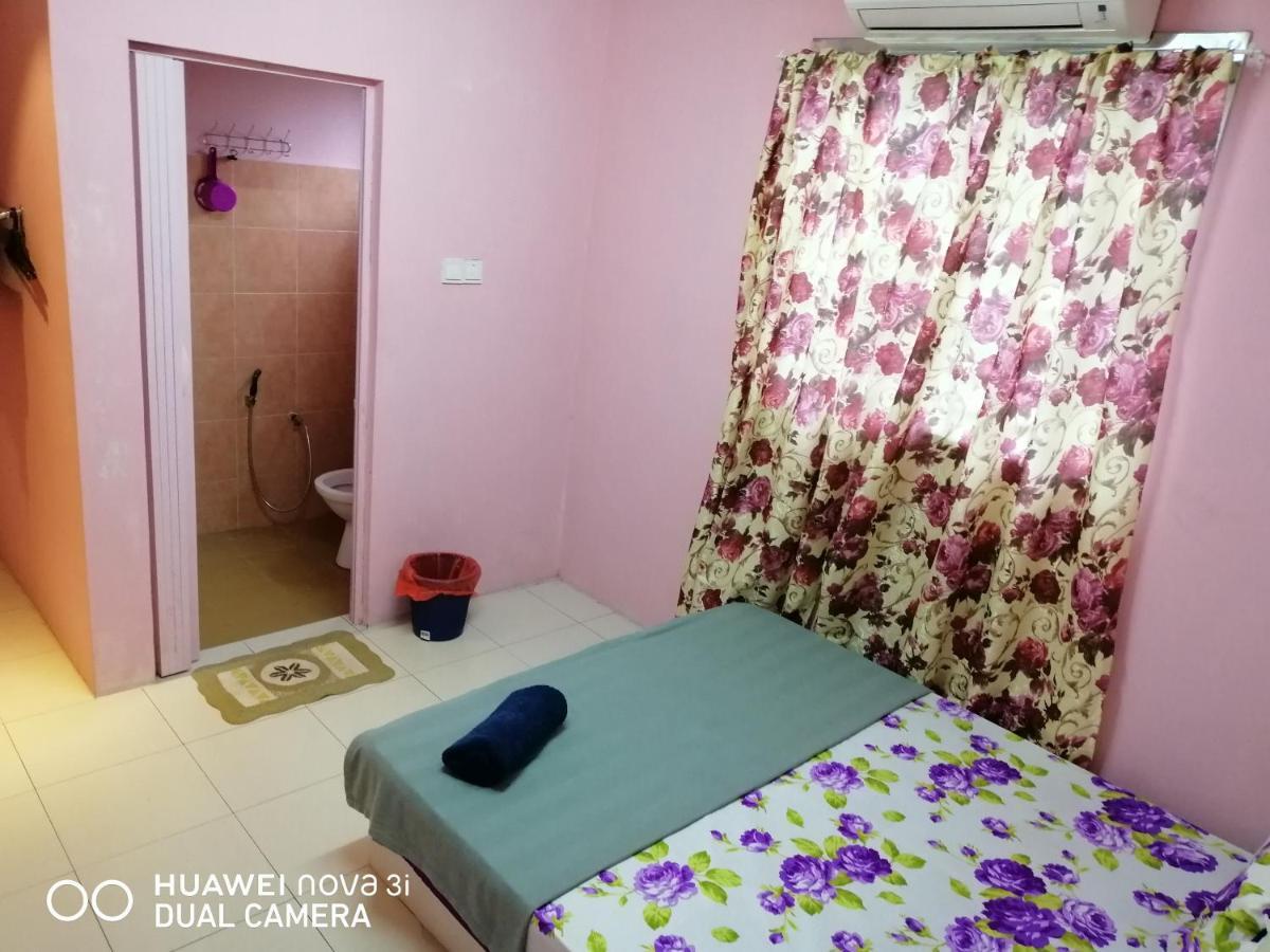 Layla Inn Batu Pahat Kültér fotó