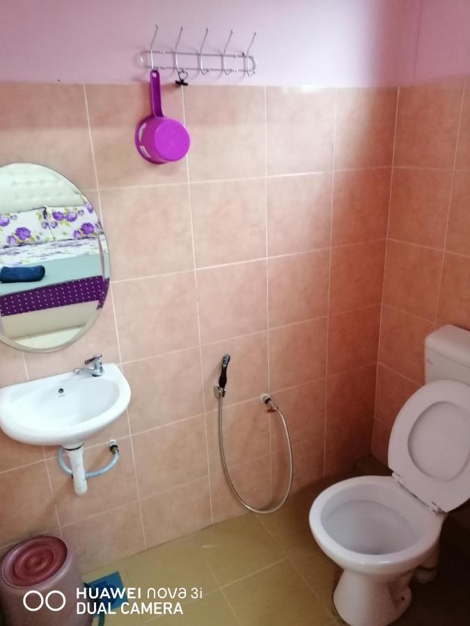Layla Inn Batu Pahat Kültér fotó