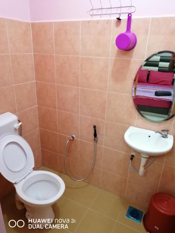 Layla Inn Batu Pahat Kültér fotó